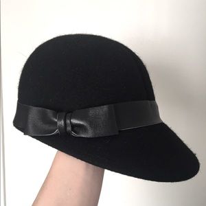 Badgley Mischka Black Wool Cap w/Leather Bow